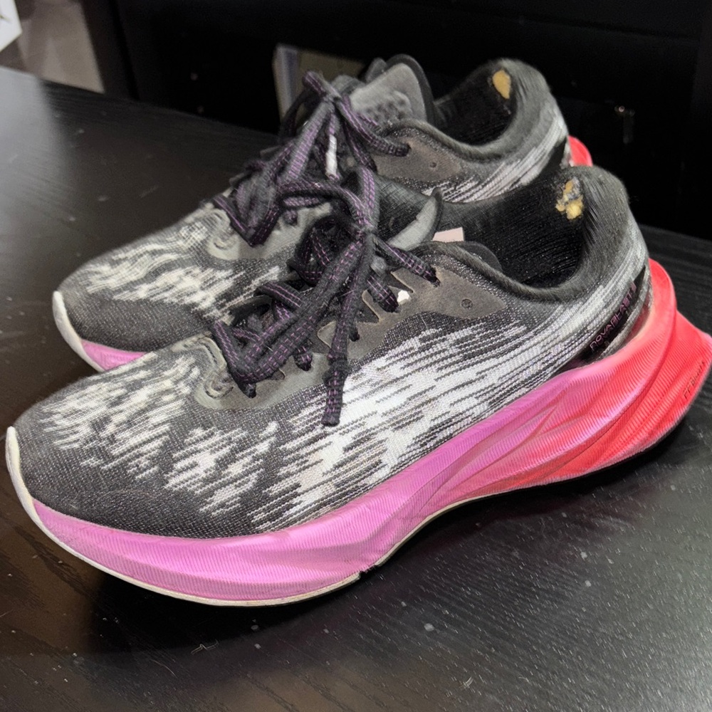 Asics Novablast Sneakers 6.5